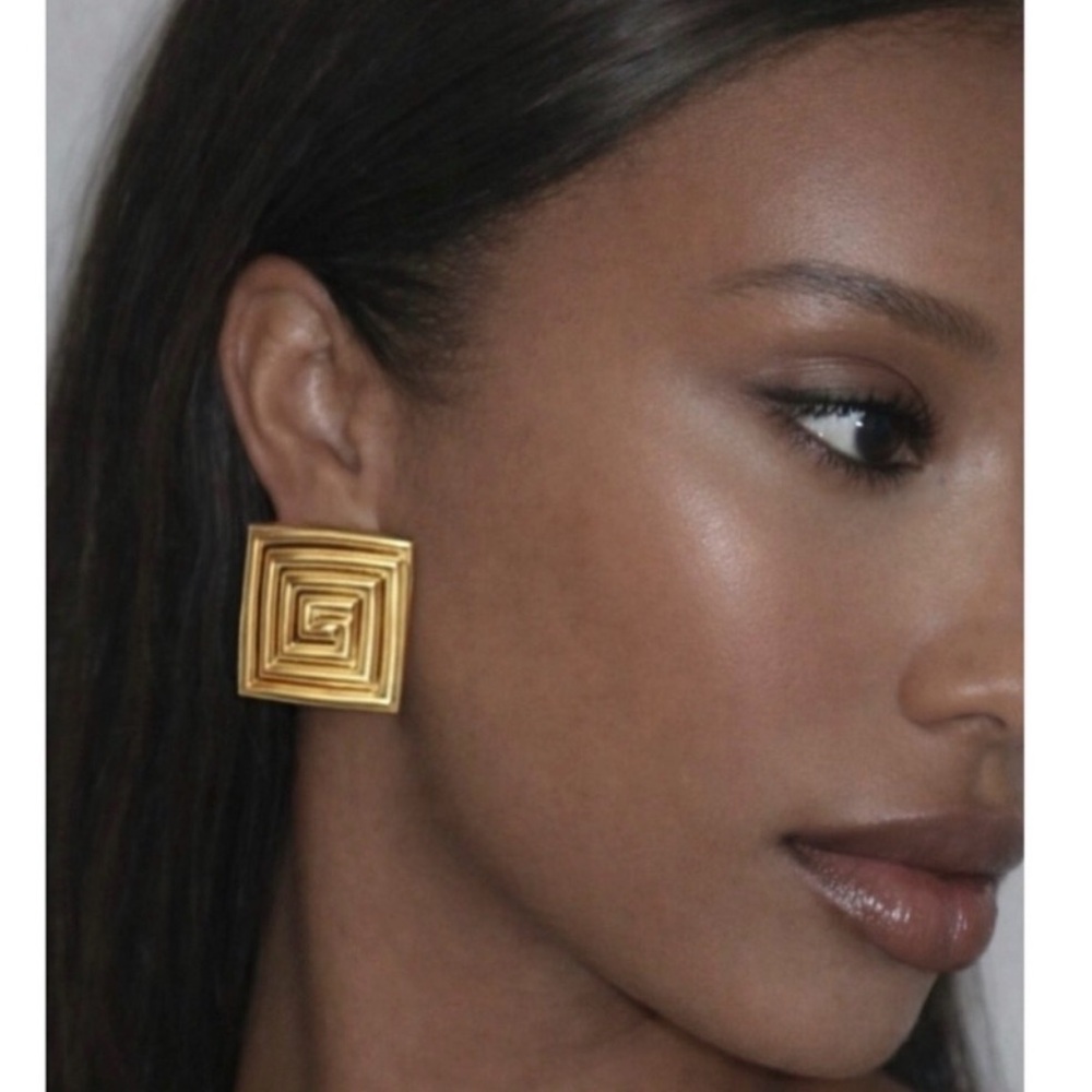 8 Other Reasons NWT Gold Square Statement Stud Earrings